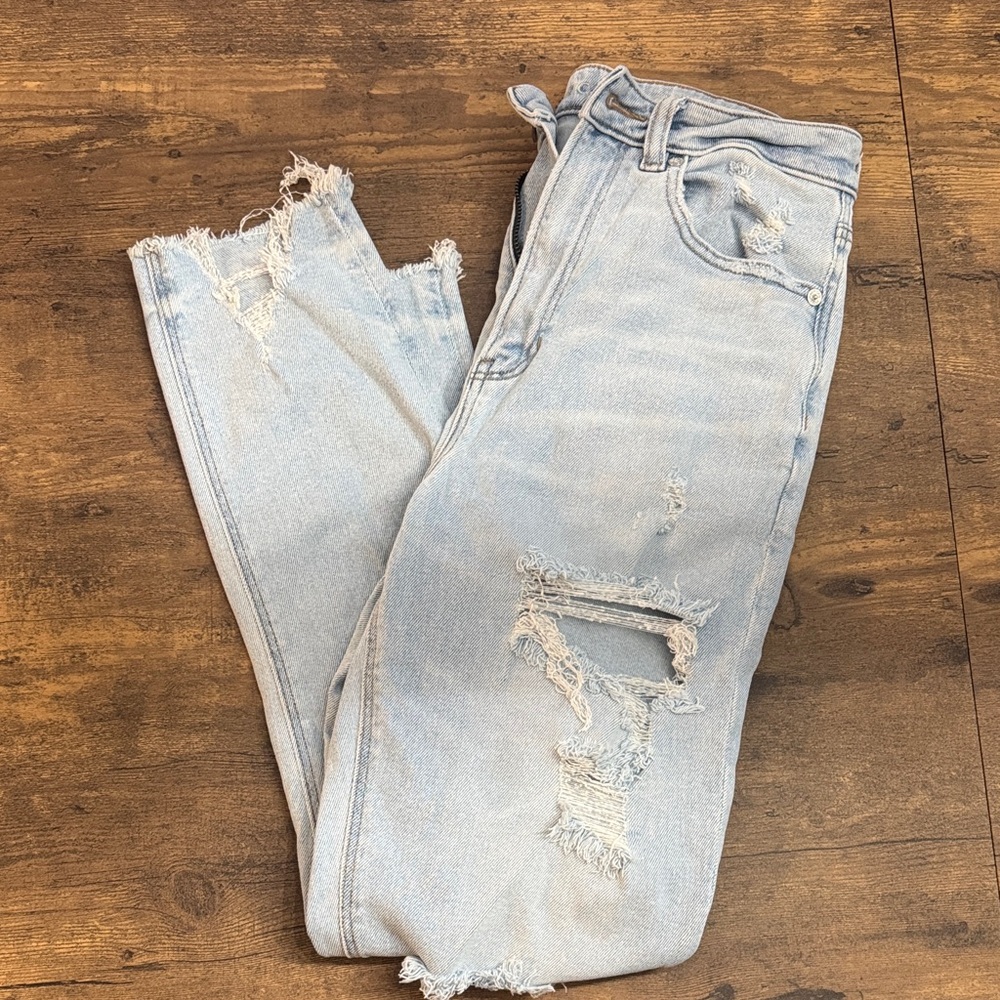 American Eagle Outfitters Light Blue Ripped High Rise Jeans